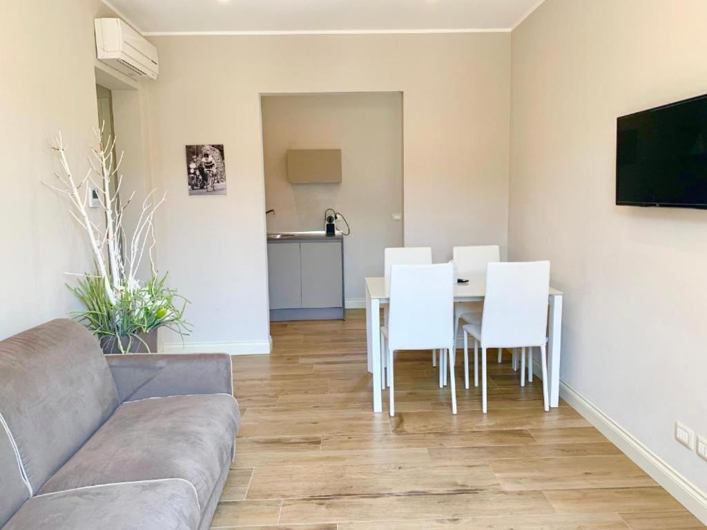 Dimora San Carlo Apartment Roddi ภายนอก รูปภาพ
