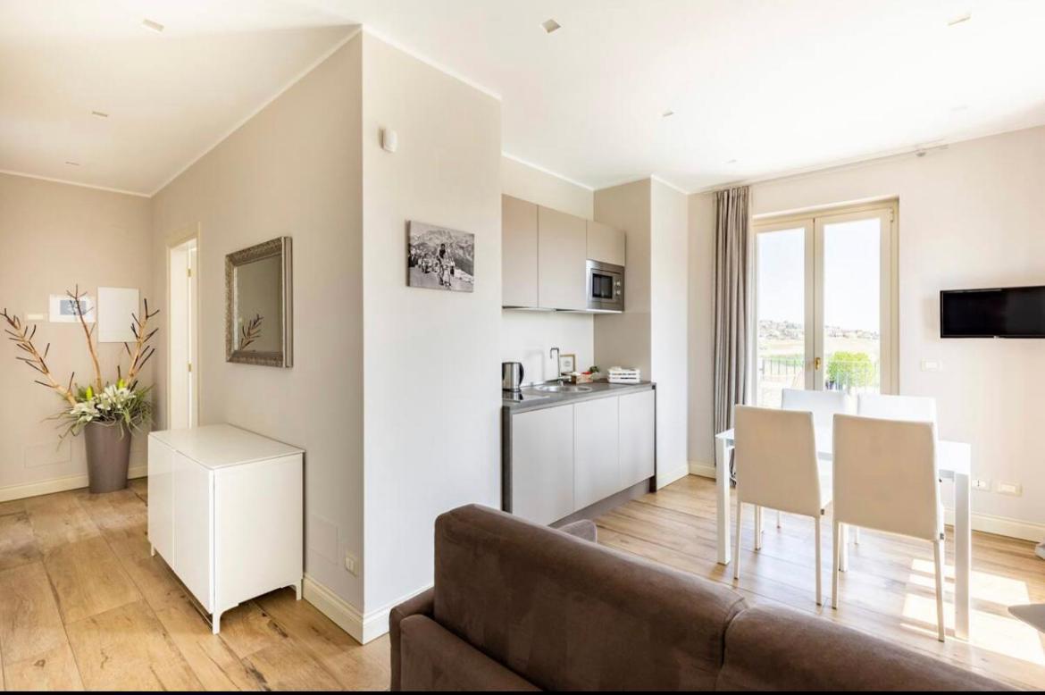 Dimora San Carlo Apartment Roddi ภายนอก รูปภาพ