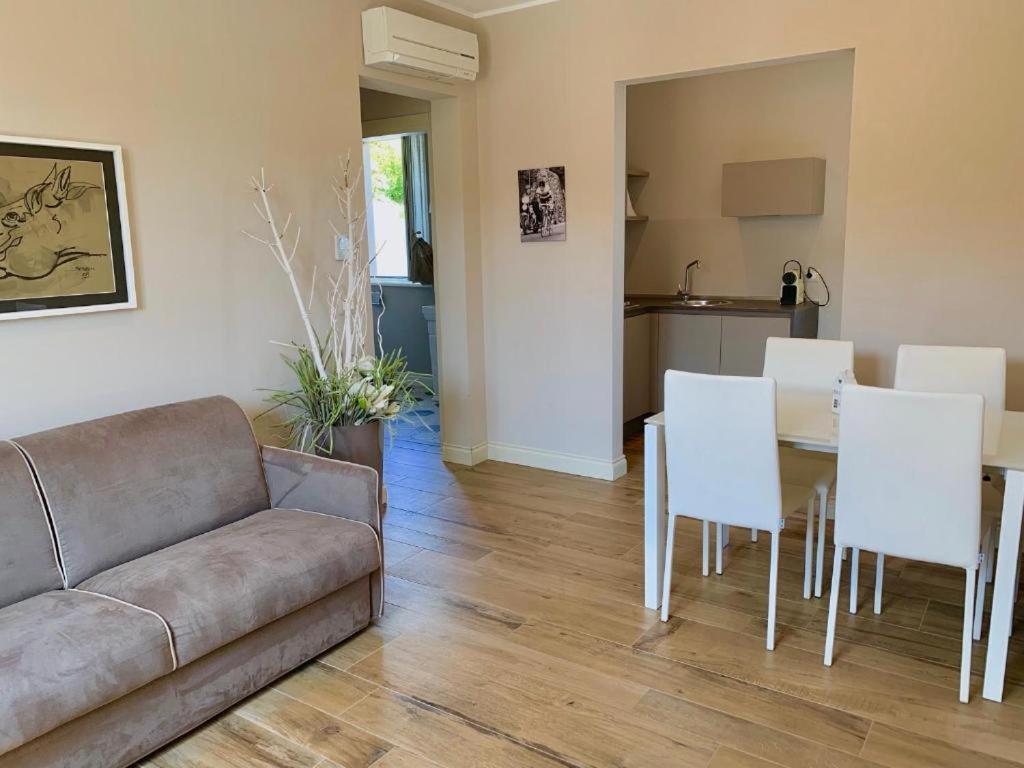 Dimora San Carlo Apartment Roddi ภายนอก รูปภาพ